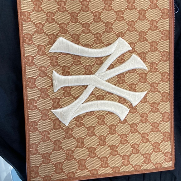 Gucci clutch or iPad case! UN-USED…Authentic! See pics! Yankee fan MuST have! - Picture 1 of 3